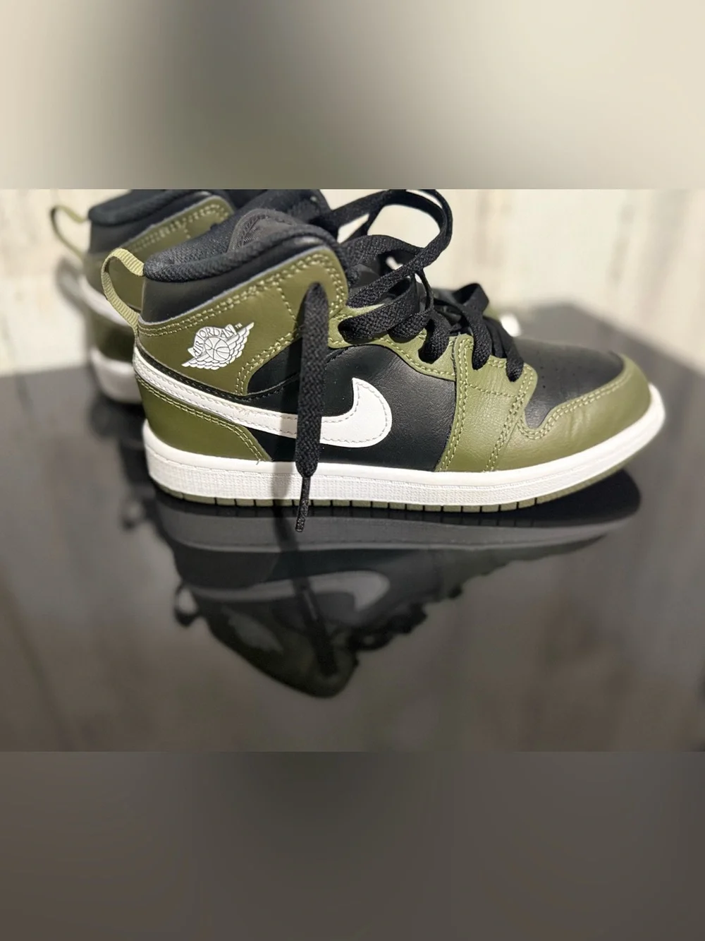 Nike Air Jordan 1 Mid Medium Olive Black White Youth Size 1Y DQ8424-092